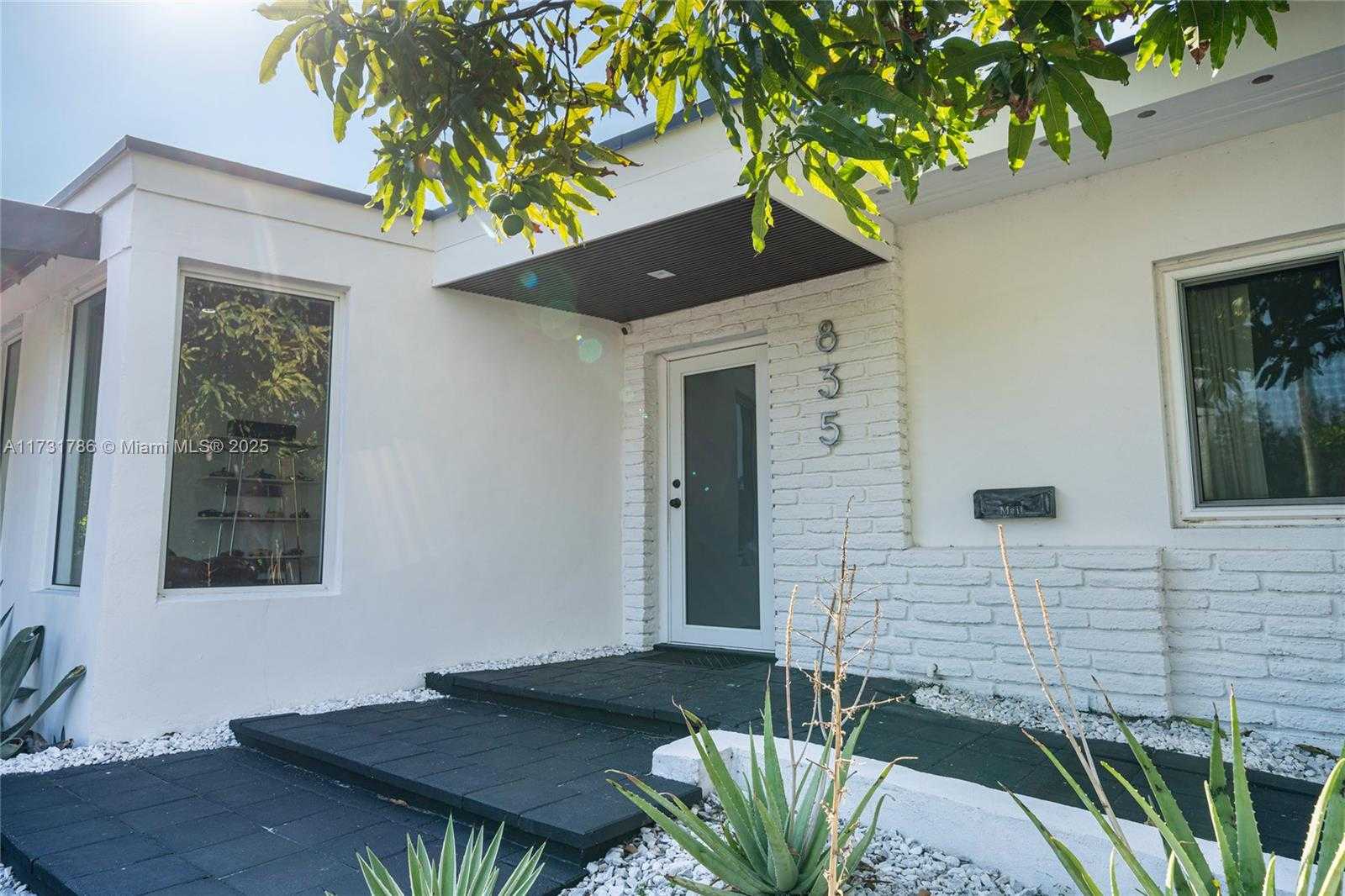 Small Image of 835 FAIRWAY DR, Miami Beach Number 4