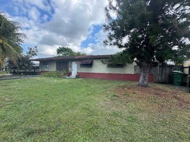 Small Image of 201 SOUTH WEST 65TH TER, Pembroke Pines Number 2