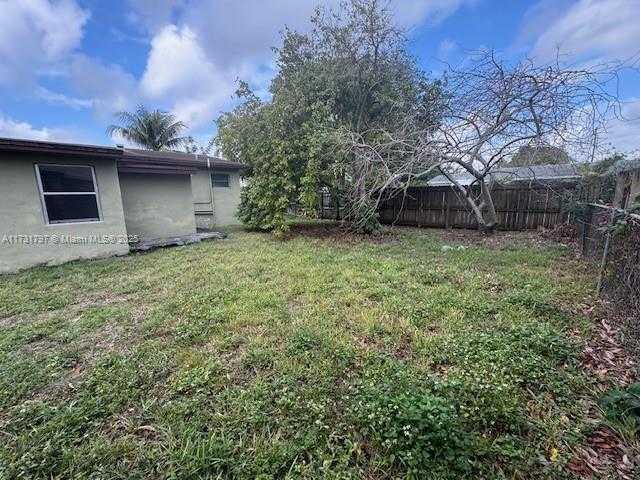 Small Image of 201 SOUTH WEST 65TH TER, Pembroke Pines Number 21