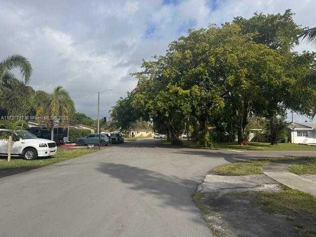 Small Image of 201 SOUTH WEST 65TH TER, Pembroke Pines Number 23