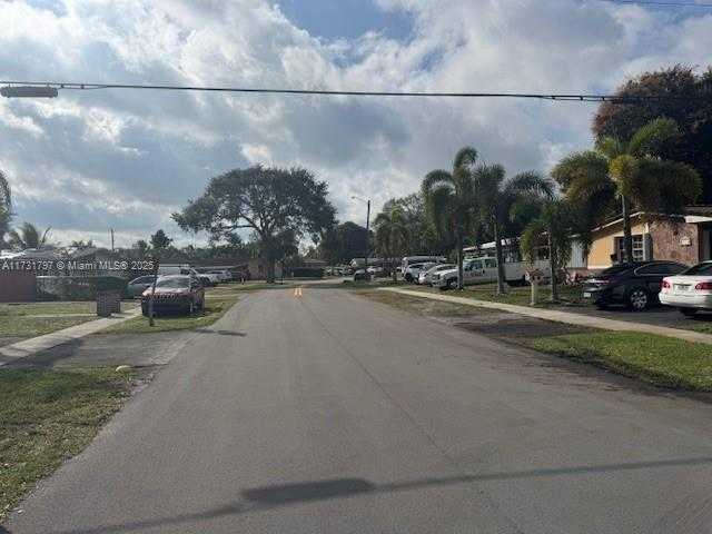 Small Image of 201 SOUTH WEST 65TH TER, Pembroke Pines Number 24