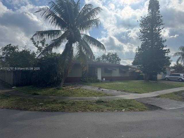 Small Image of 201 SOUTH WEST 65TH TER, Pembroke Pines Number 25