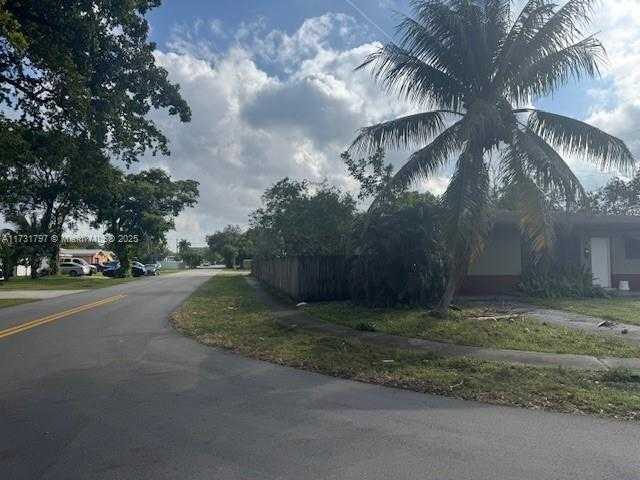 Small Image of 201 SOUTH WEST 65TH TER, Pembroke Pines Number 26