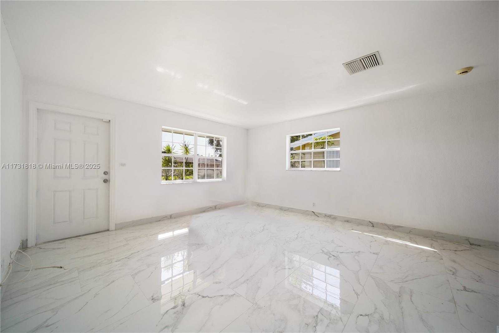 Small Image of 2709 NORTH WEST 54TH ST, Tamarac Number 11