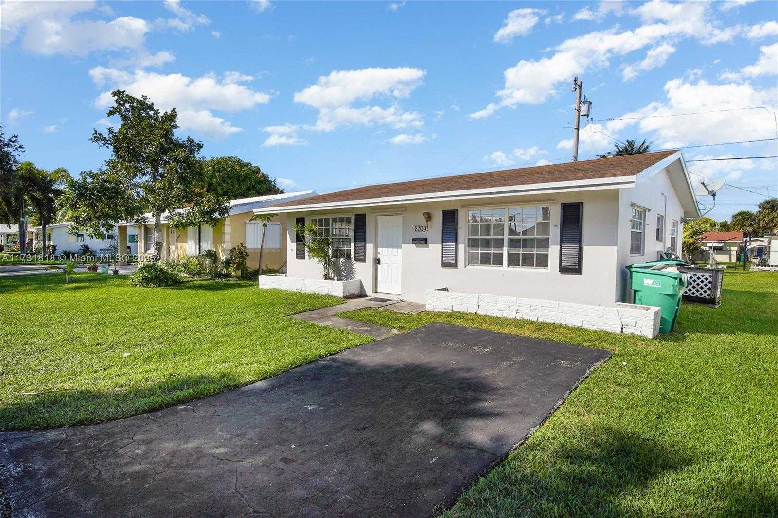 Small Image of 2709 NORTH WEST 54TH ST, Tamarac Number 12