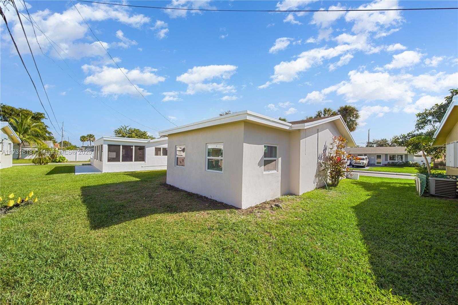 Small Image of 2709 NORTH WEST 54TH ST, Tamarac Number 3