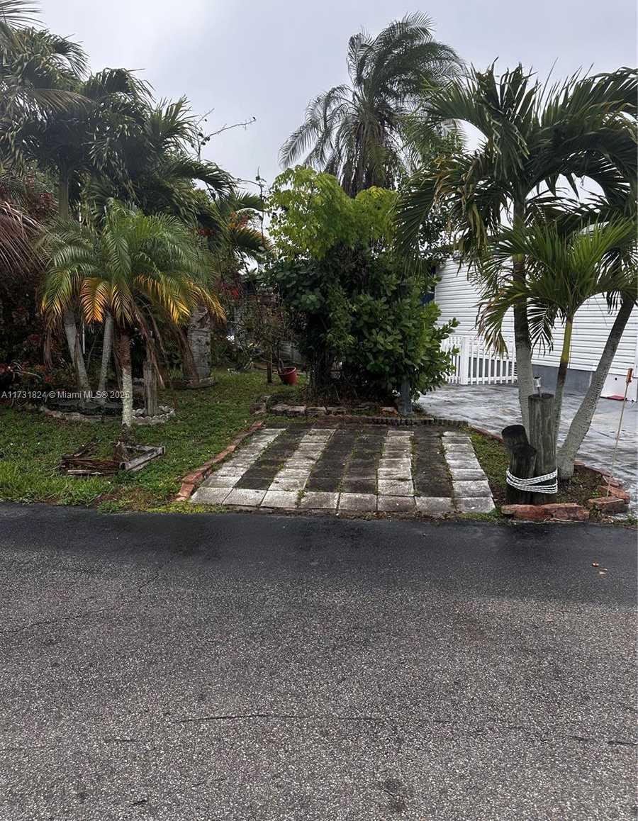 Small Image of 35250 SOUTH WEST 177 CT, Homestead Number 3