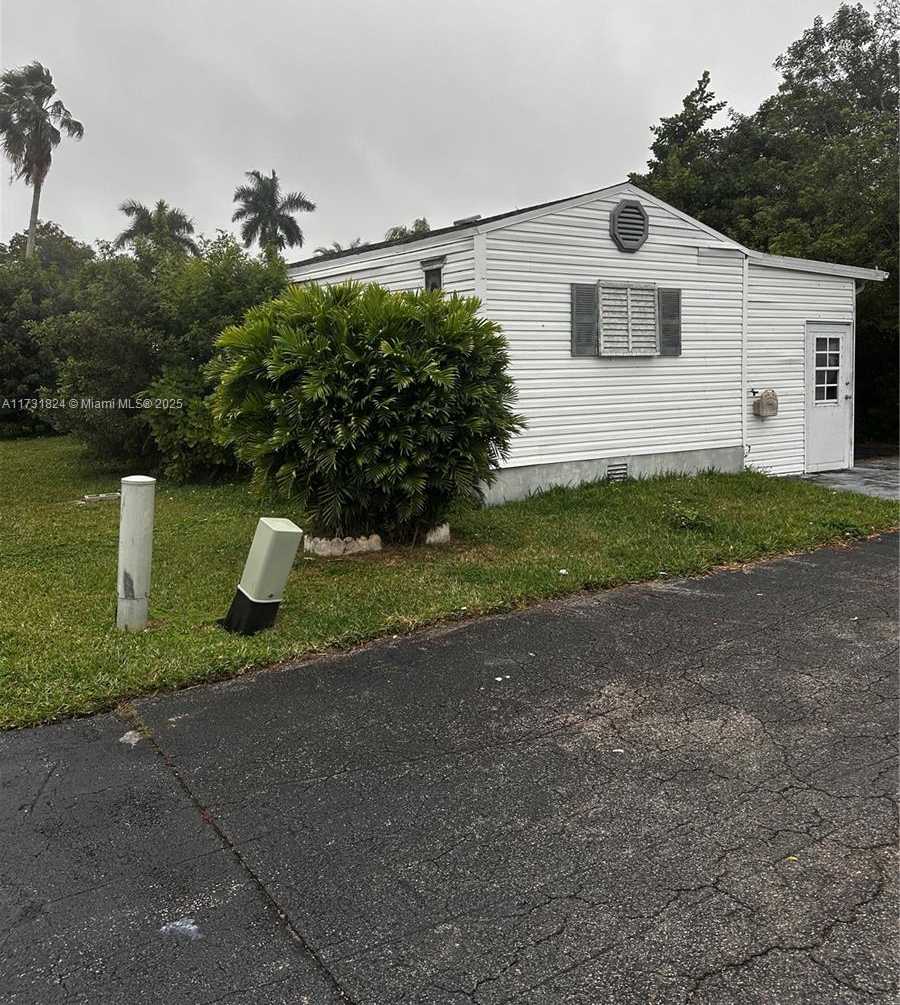 Small Image of 35250 SOUTH WEST 177 CT, Homestead Number 4