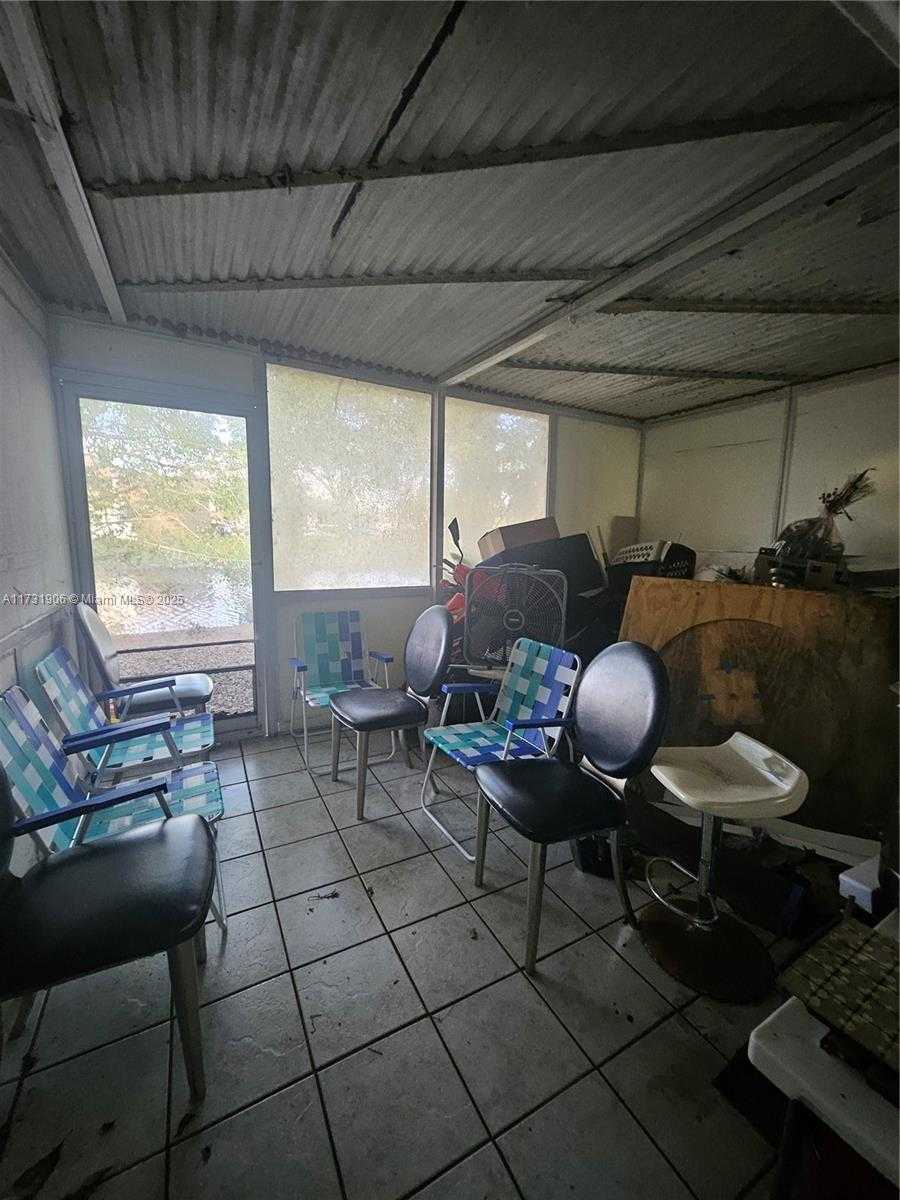 Imagen de Pequeño Objeto
