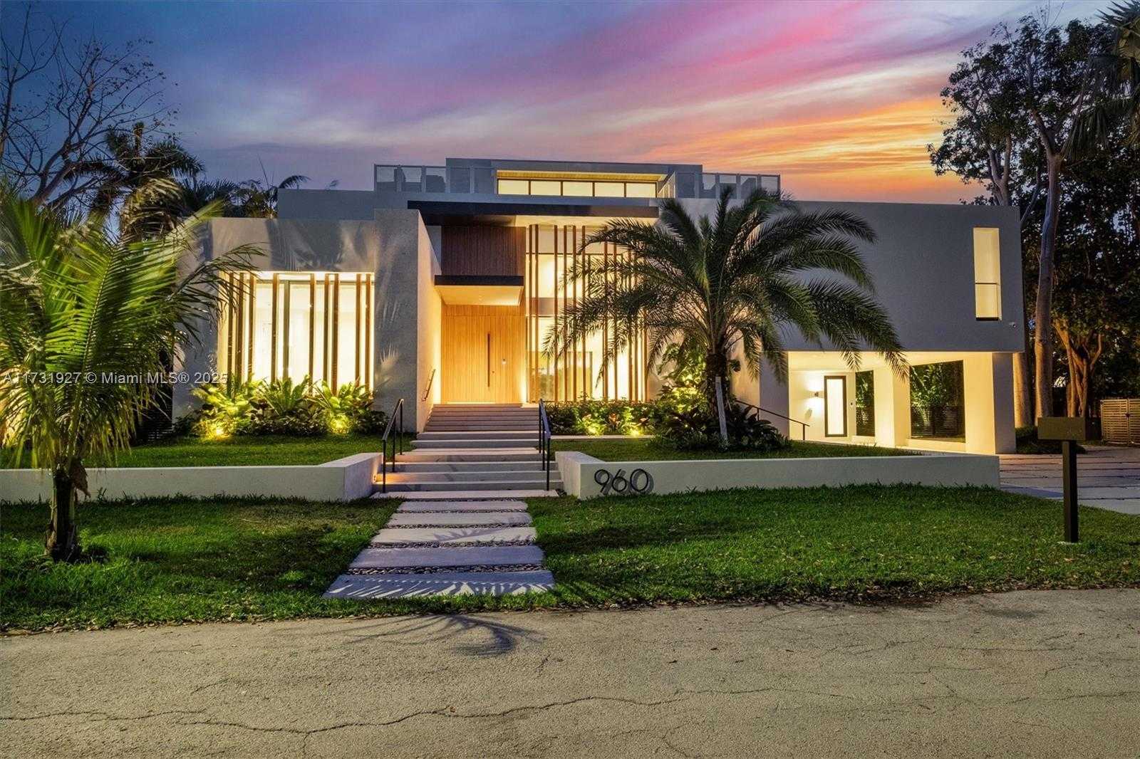Small Image of 960 MARINER DR, Key Biscayne Number 2