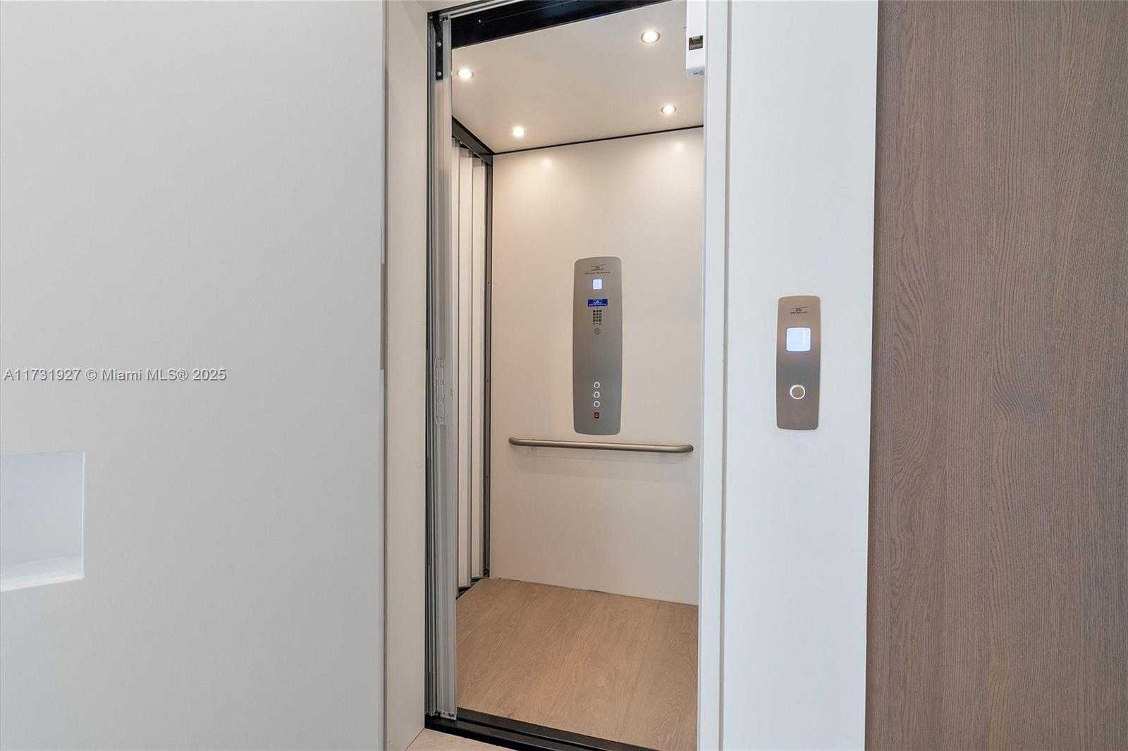 Small Image of 960 MARINER DR, Key Biscayne Number 20