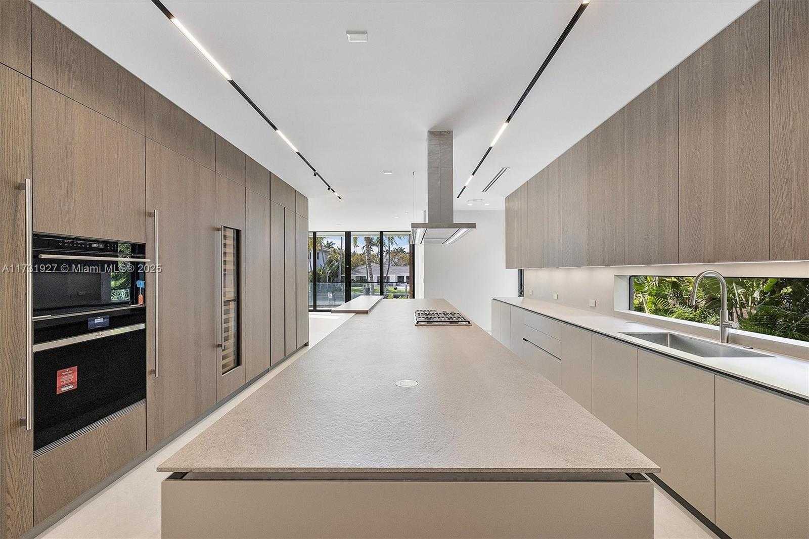 Small Image of 960 MARINER DR, Key Biscayne Number 3