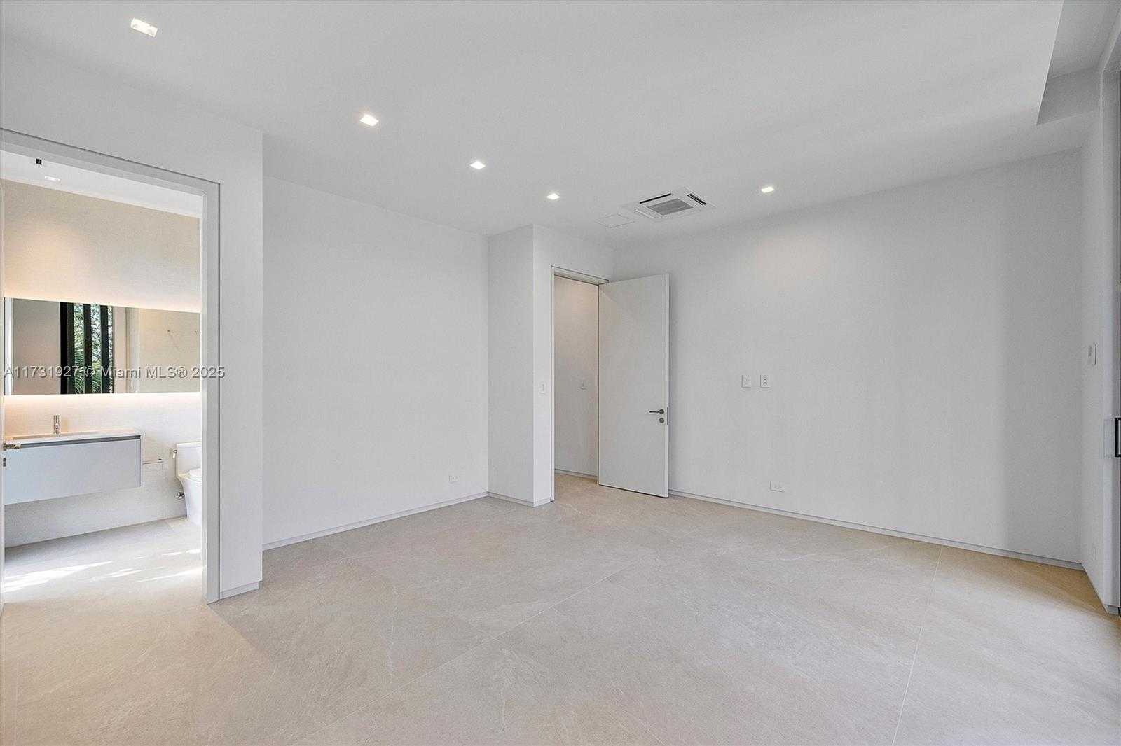 Small Image of 960 MARINER DR, Key Biscayne Number 32