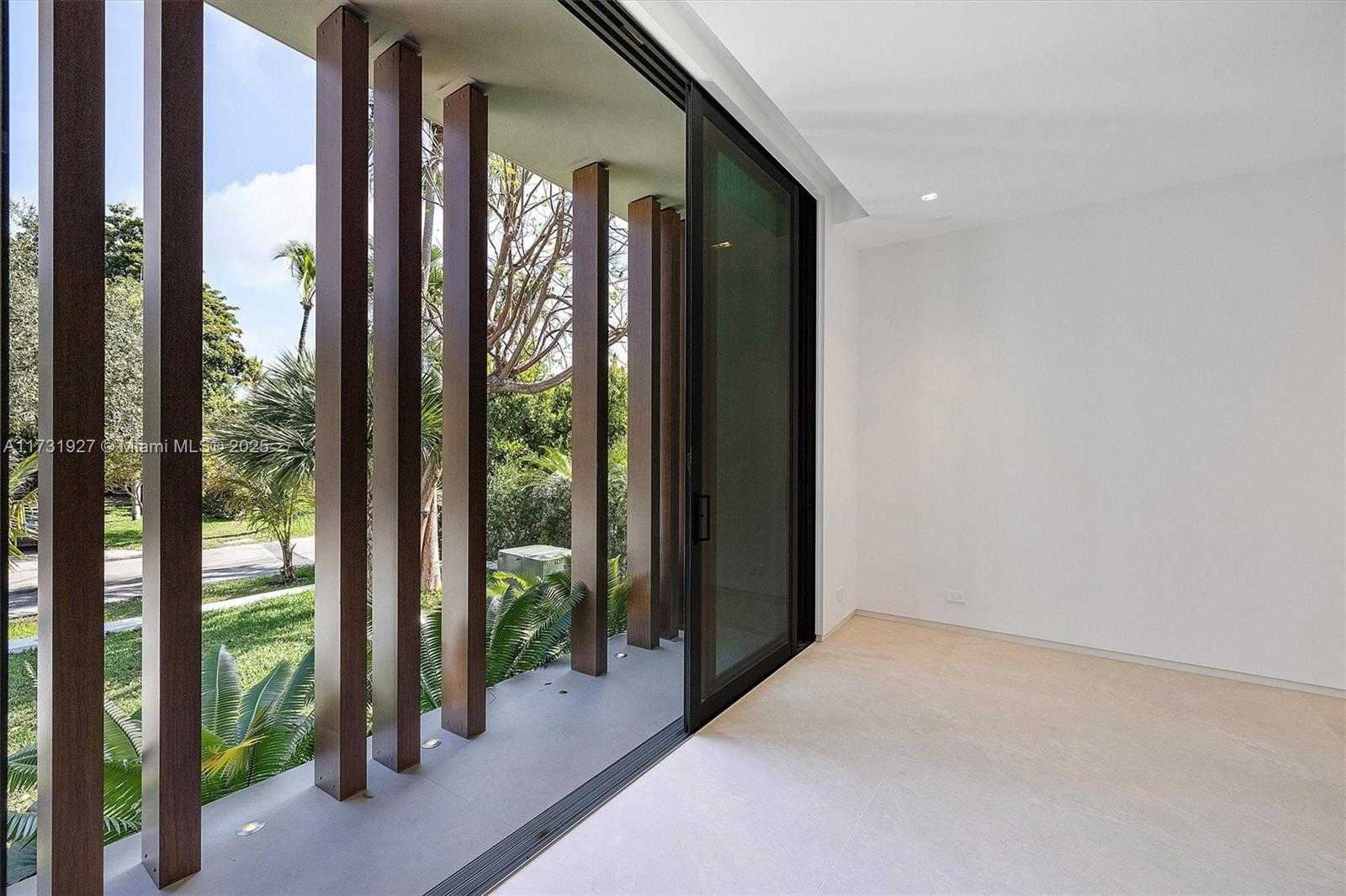 Small Image of 960 MARINER DR, Key Biscayne Number 33
