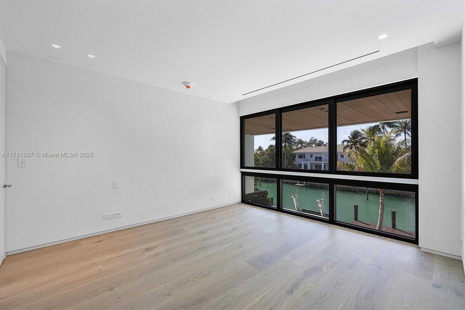 Small Image of 960 MARINER DR, Key Biscayne Number 37