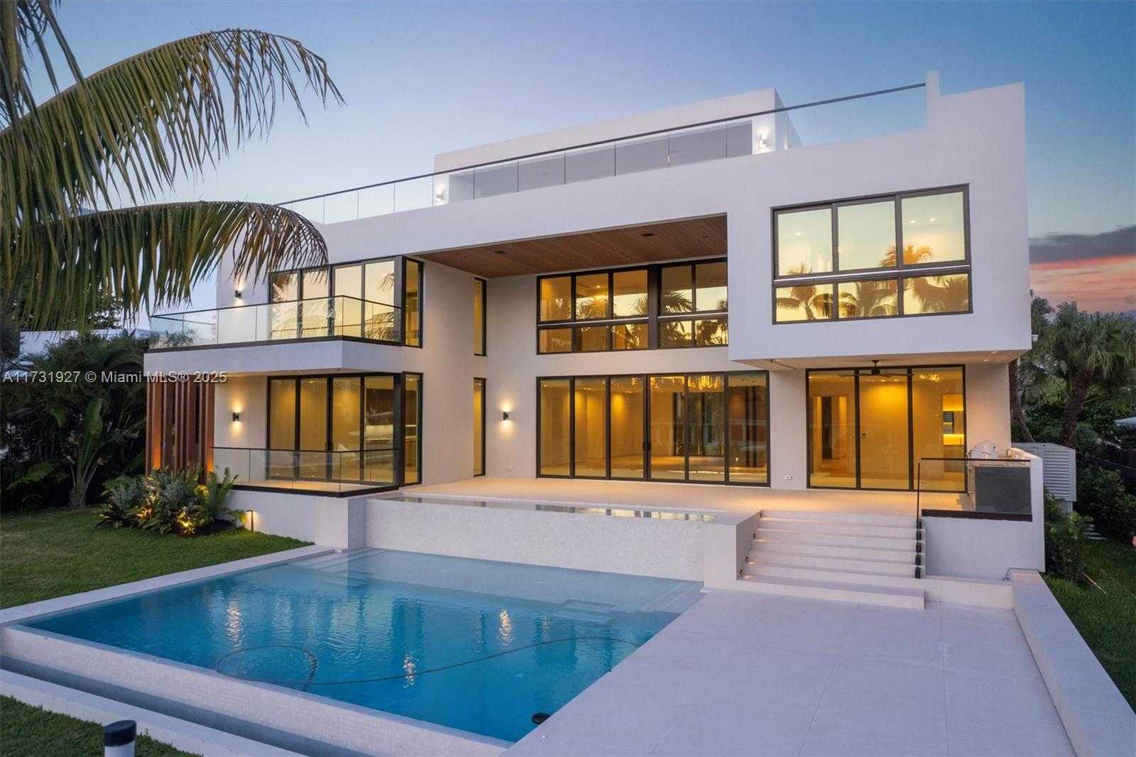 Small Image of 960 MARINER DR, Key Biscayne Number 4