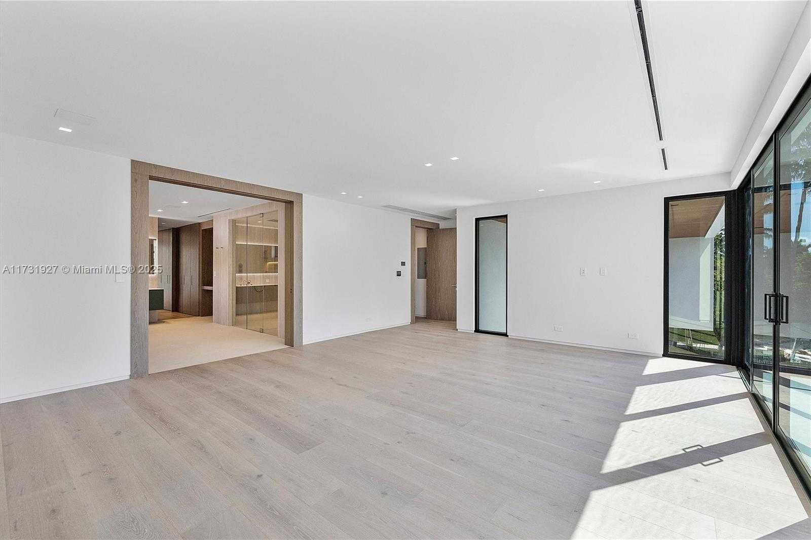 Small Image of 960 MARINER DR, Key Biscayne Number 45