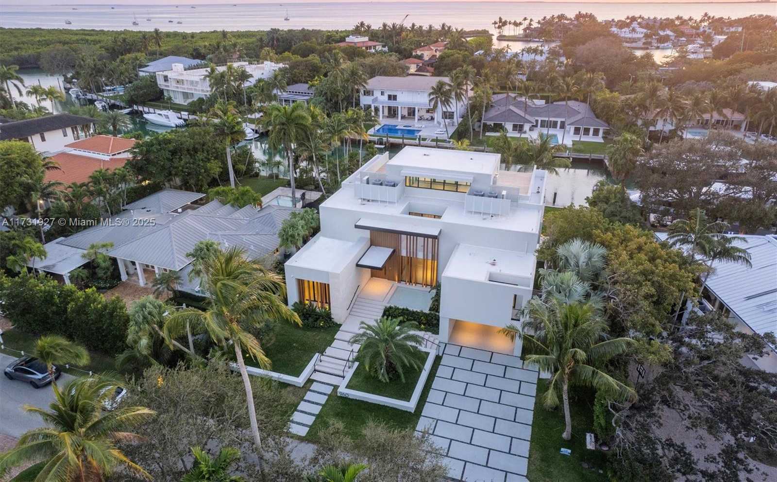 Small Image of 960 MARINER DR, Key Biscayne Number 7
