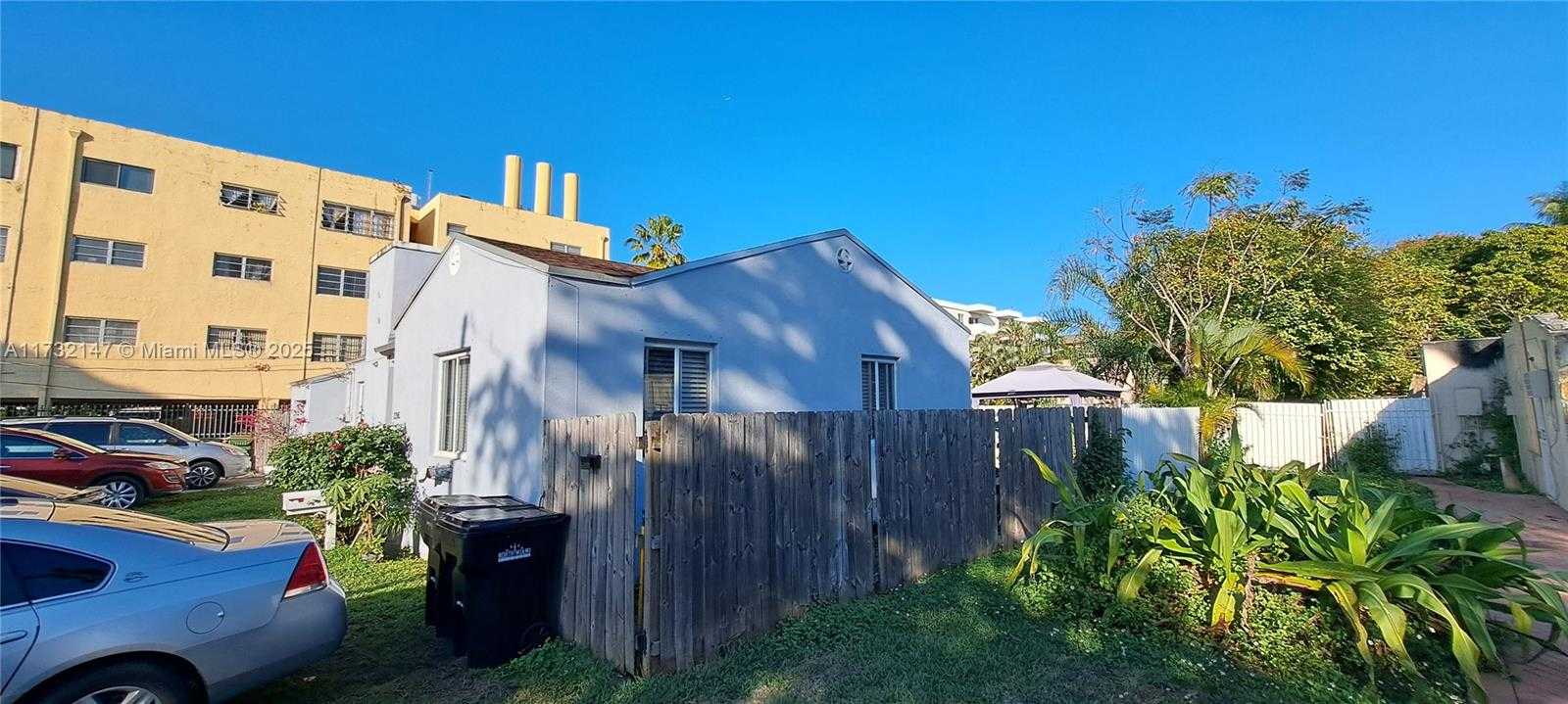 Small Image of 12345 GRIFFING BLVD, North Miami Number 14