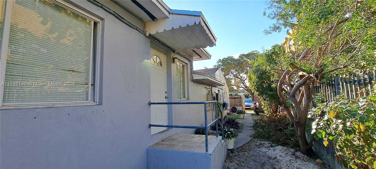 Small Image of 12345 GRIFFING BLVD, North Miami Number 16