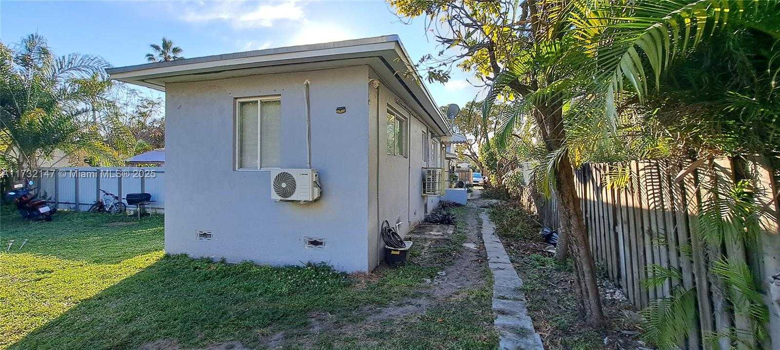 Small Image of 12345 GRIFFING BLVD, North Miami Number 18