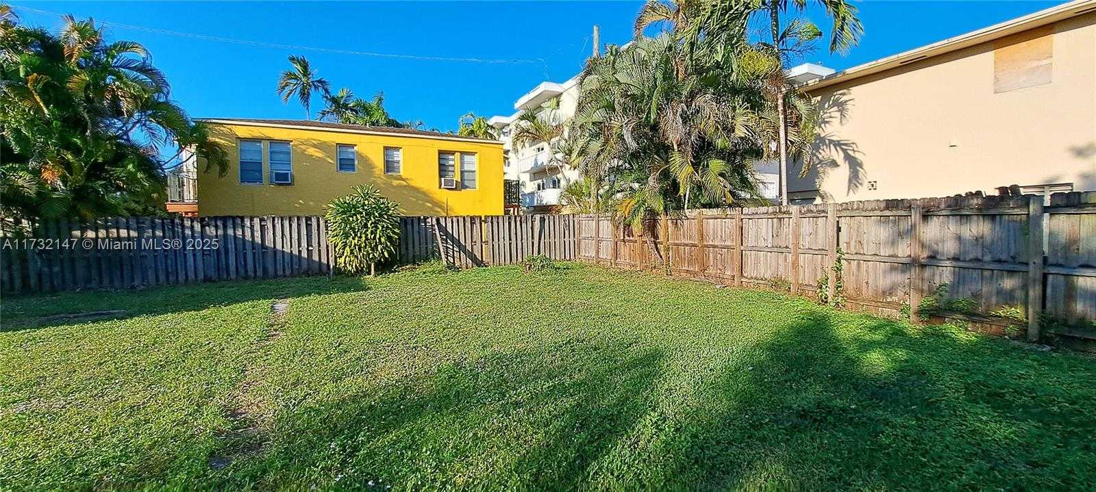 Small Image of 12345 GRIFFING BLVD, North Miami Number 19