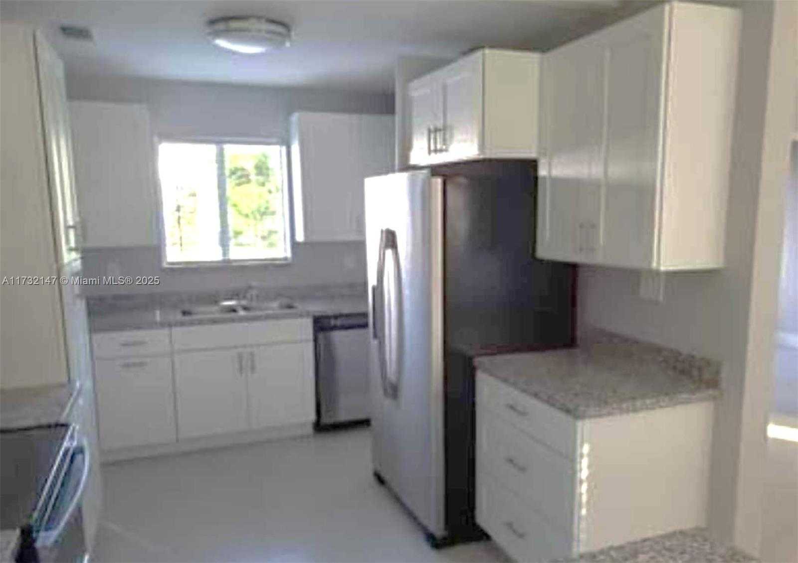 Small Image of 12345 GRIFFING BLVD, North Miami Number 7
