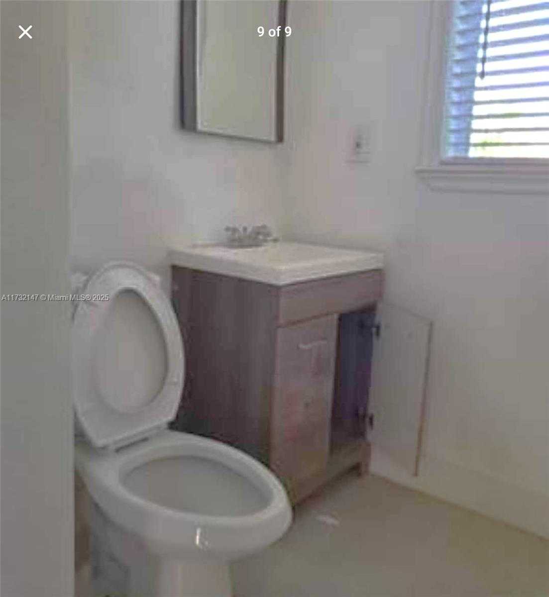 Small Image of 12345 GRIFFING BLVD, North Miami Number 8