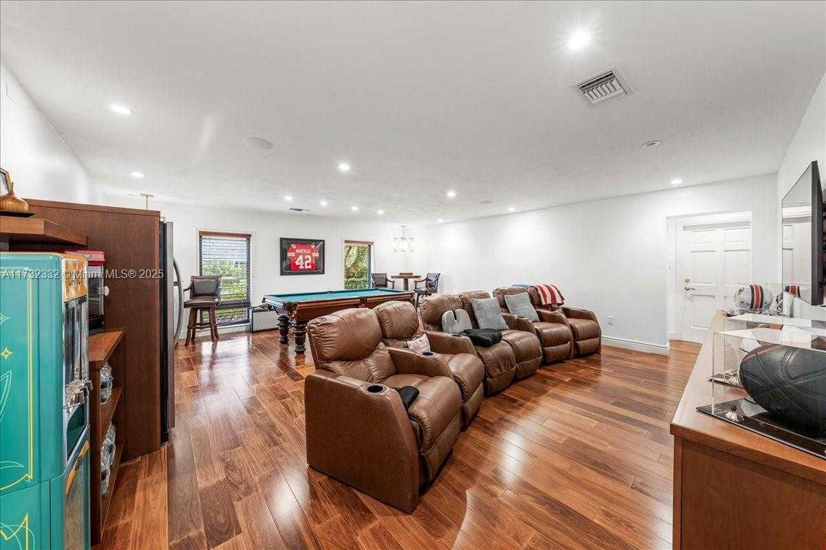 Small Image of 5922 SOUTH WEST 105TH ST, Pinecrest Number 15