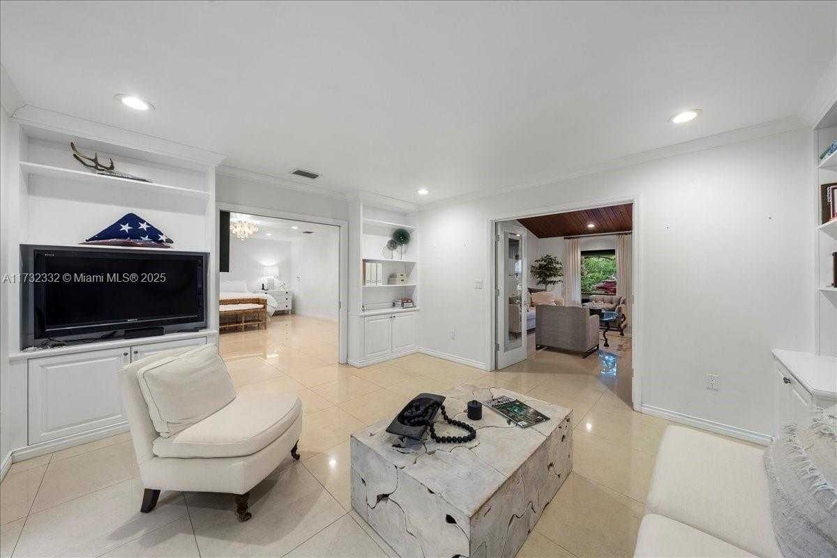 Small Image of 5922 SOUTH WEST 105TH ST, Pinecrest Number 23