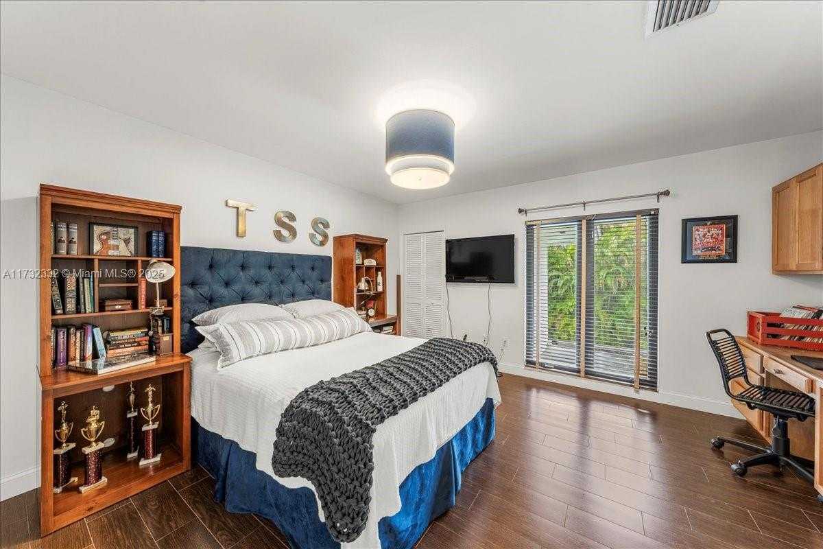 Small Image of 5922 SOUTH WEST 105TH ST, Pinecrest Number 30
