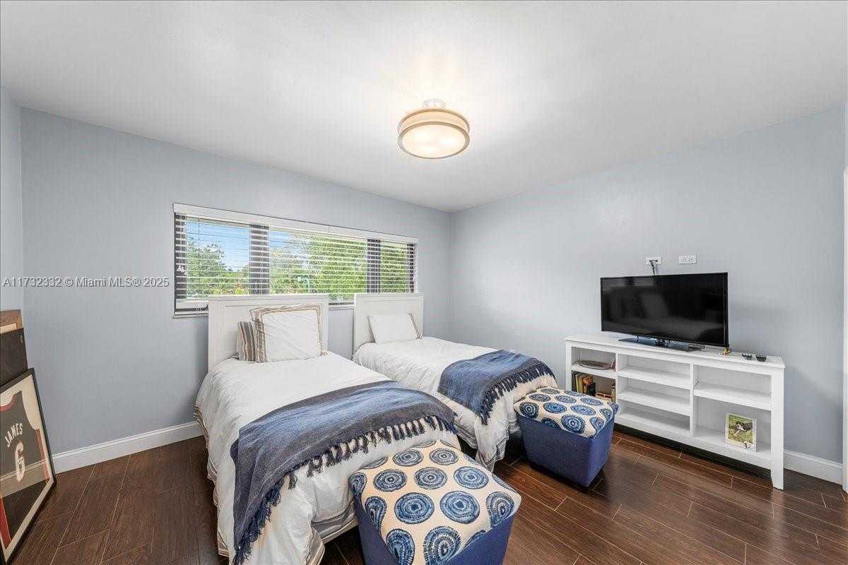 Small Image of 5922 SOUTH WEST 105TH ST, Pinecrest Number 31