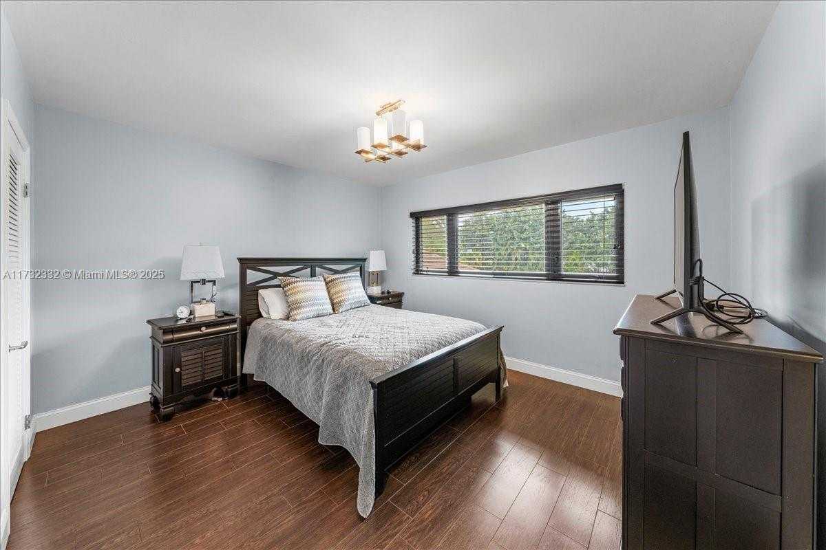 Small Image of 5922 SOUTH WEST 105TH ST, Pinecrest Number 32