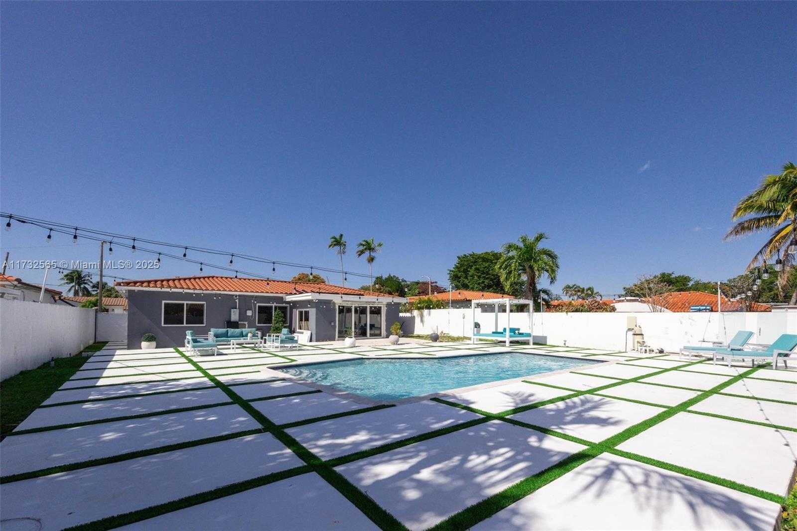 Small Image of 301 SOUTH WEST 30TH CT, Miami Number 36