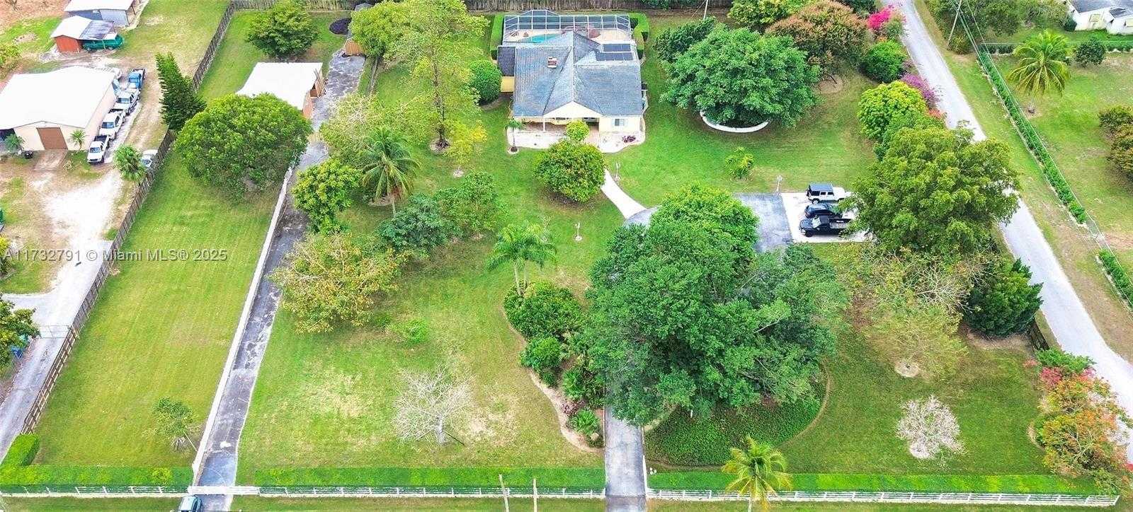 Small Image of 19280 SOUTH WEST 304TH ST, Homestead Number 2