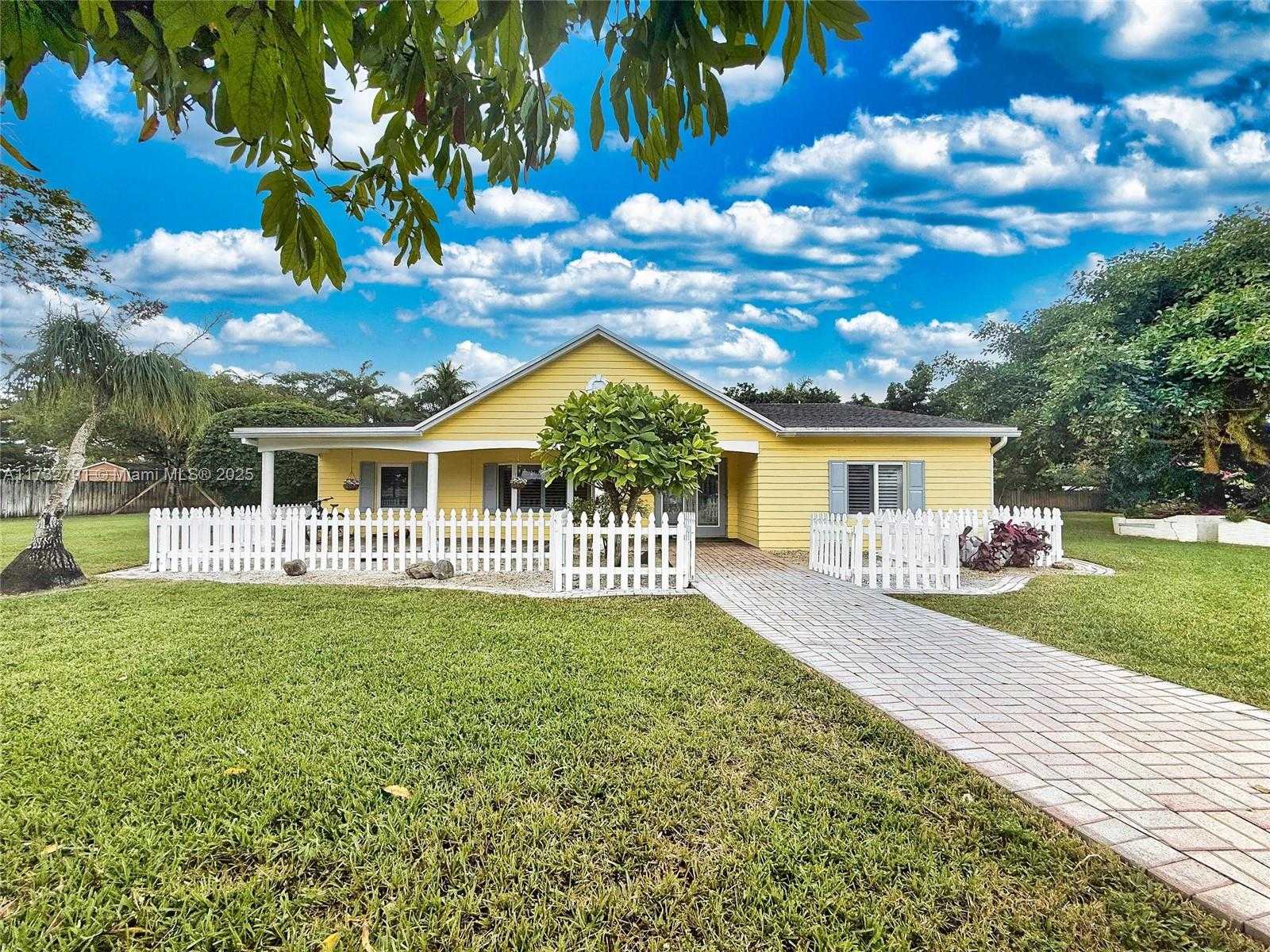 Small Image of 19280 SOUTH WEST 304TH ST, Homestead Number 3