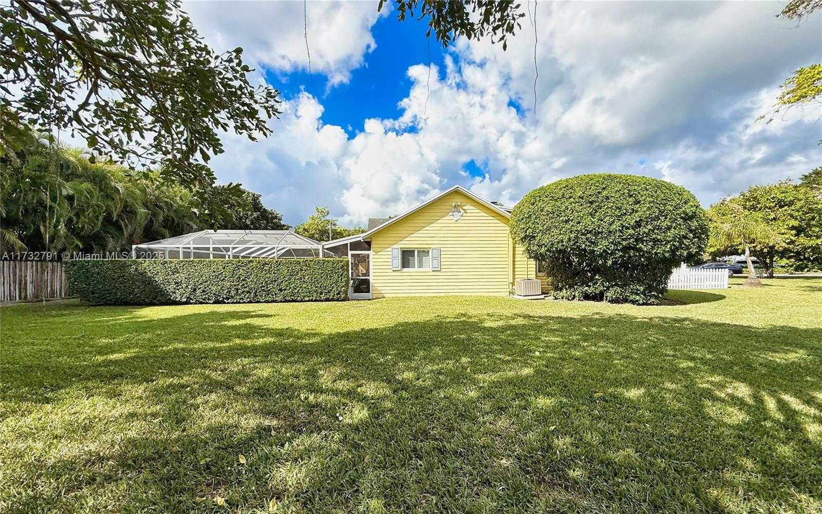 Small Image of 19280 SOUTH WEST 304TH ST, Homestead Number 35