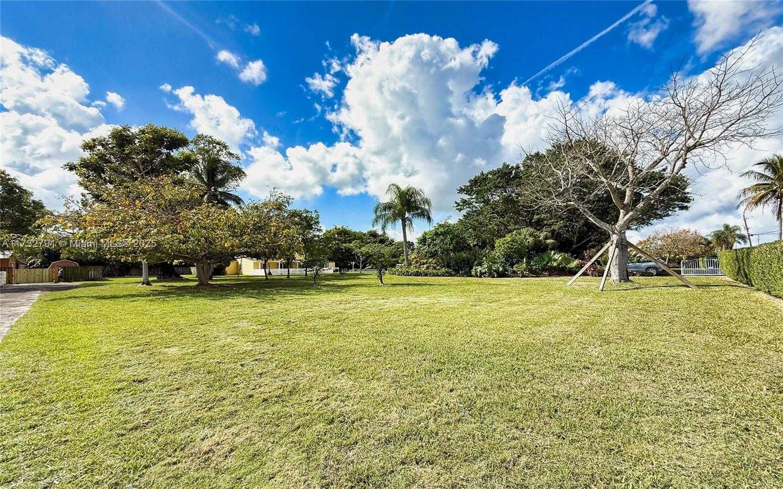 Small Image of 19280 SOUTH WEST 304TH ST, Homestead Number 42