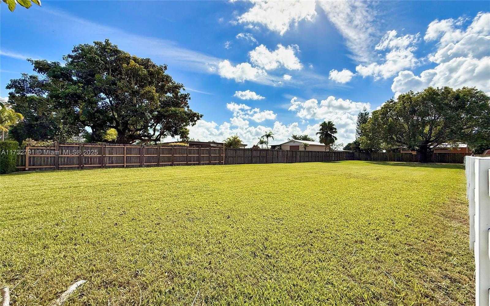 Small Image of 19280 SOUTH WEST 304TH ST, Homestead Number 43