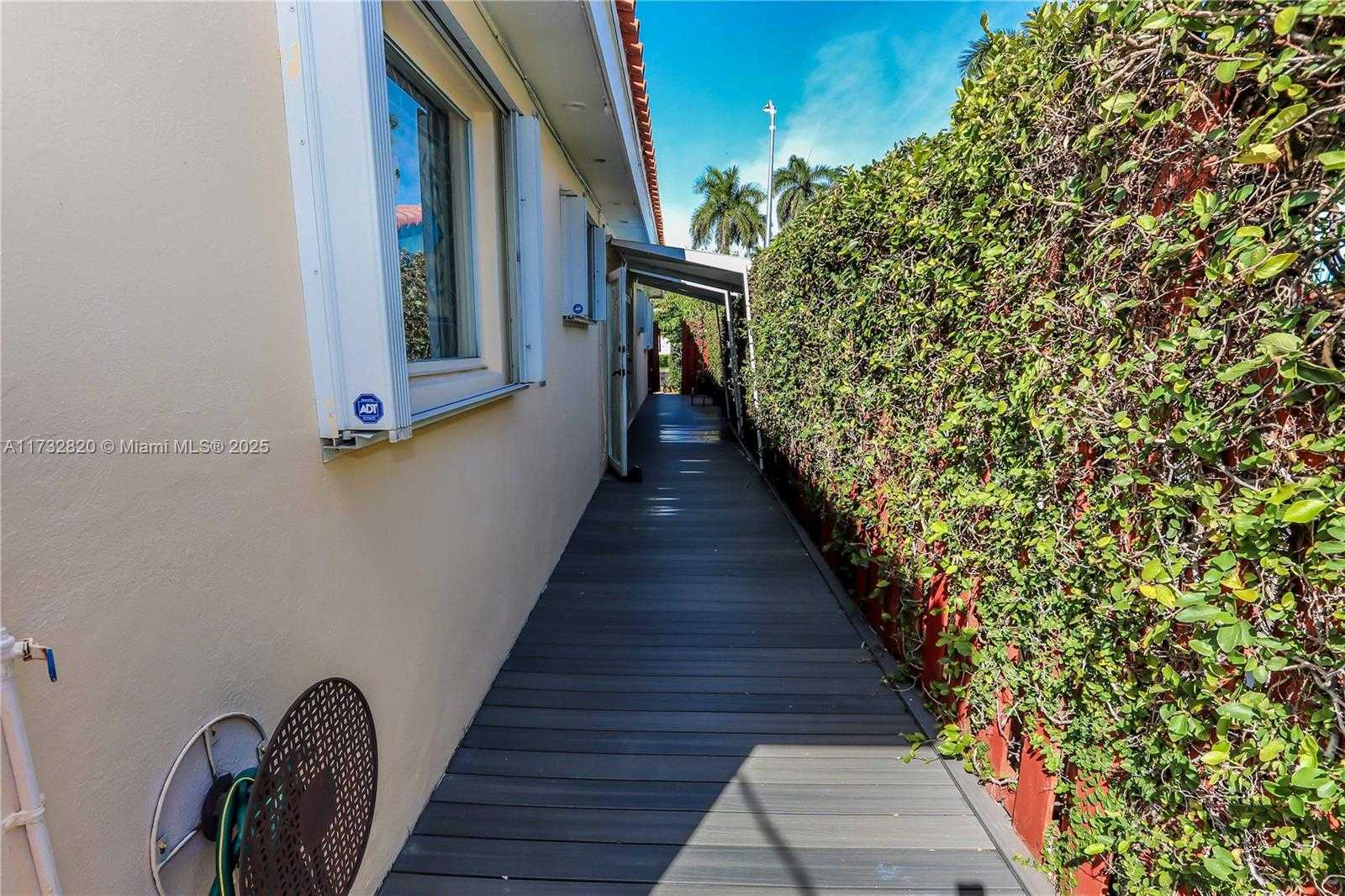 Small Image of 1412 HOLLYWOOD BLVD, Hollywood Number 25