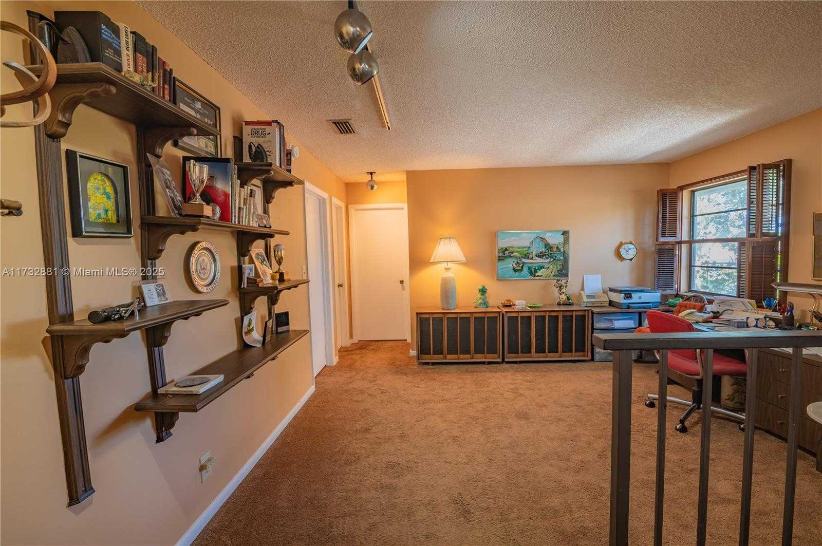 Small Image of 36 EASTMONT RD, Hollywood Number 19