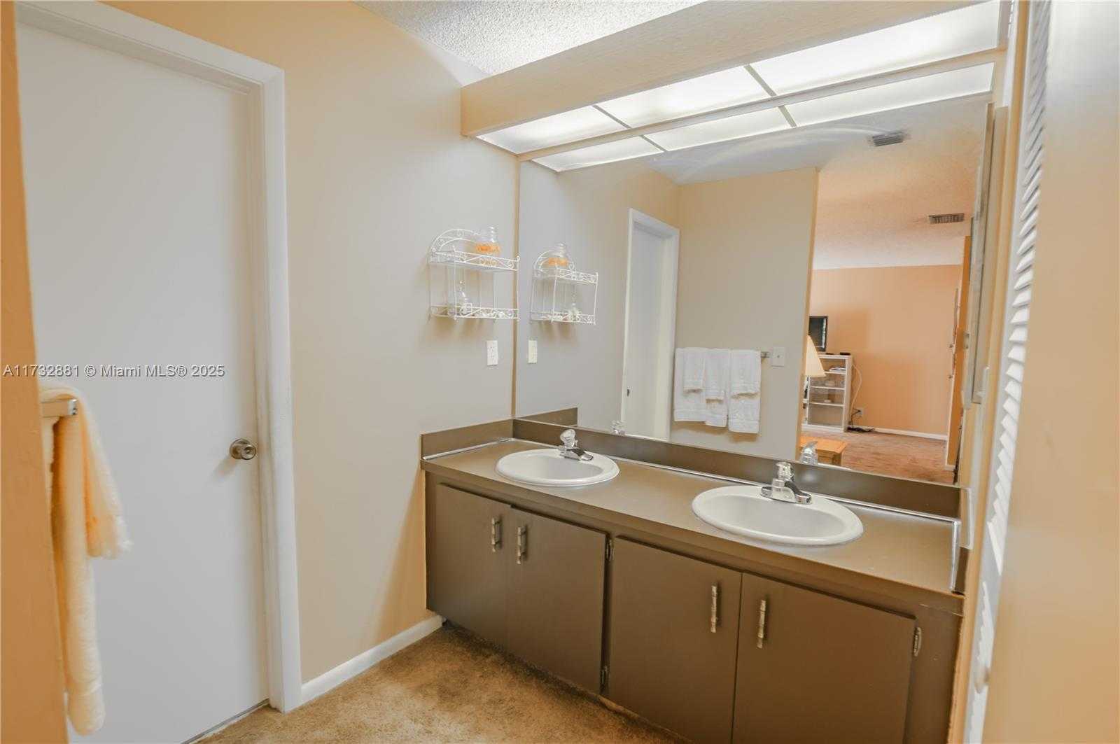 Small Image of 36 EASTMONT RD, Hollywood Number 26