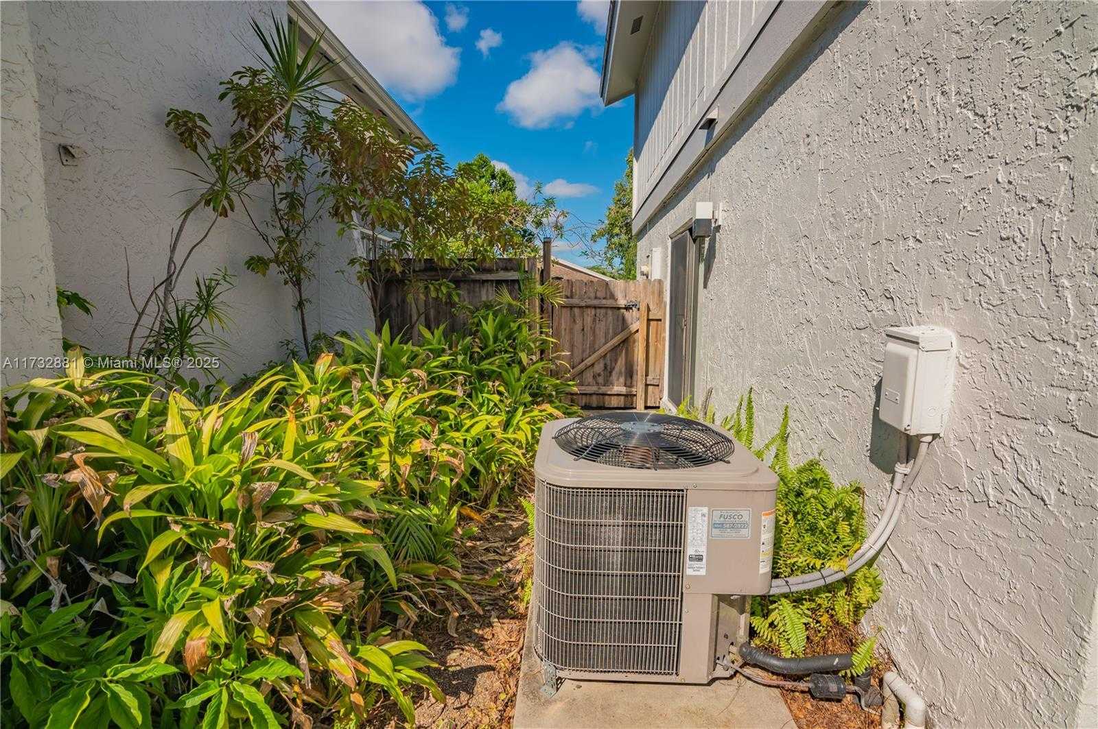 Small Image of 36 EASTMONT RD, Hollywood Number 32