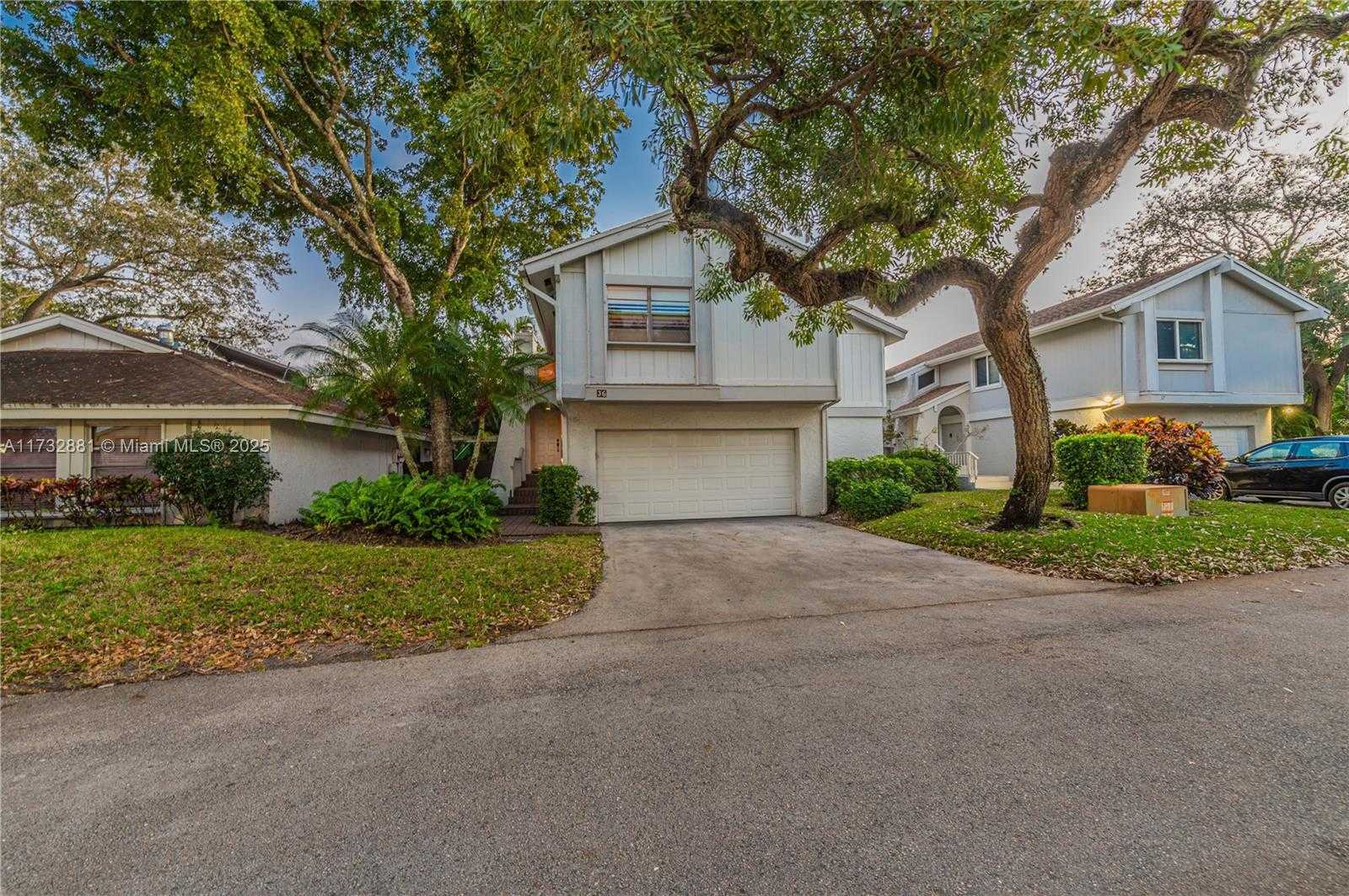 Small Image of 36 EASTMONT RD, Hollywood Number 36