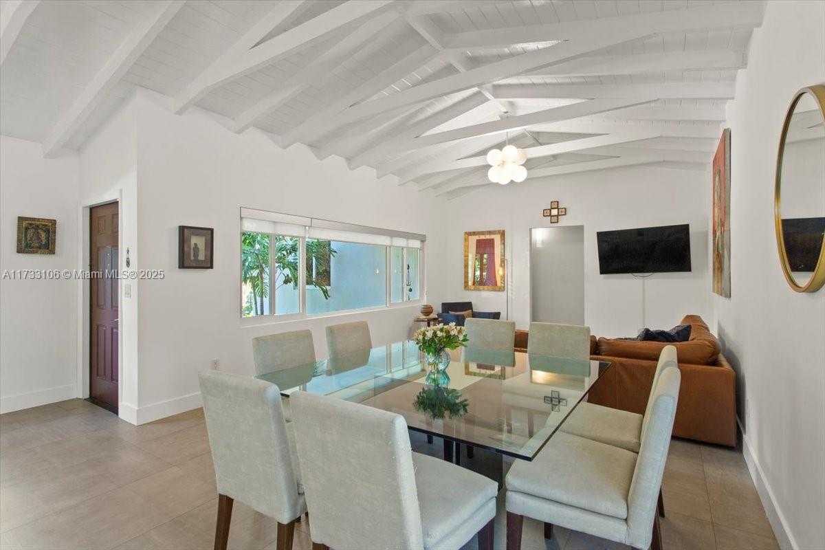 Small Image of 6610 SANTONA ST, Coral Gables Number 10
