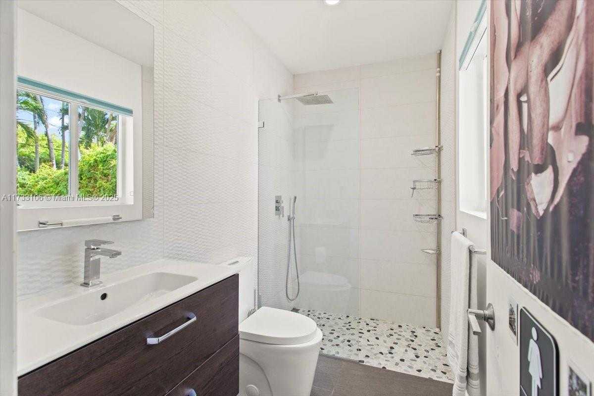 Small Image of 6610 SANTONA ST, Coral Gables Number 19