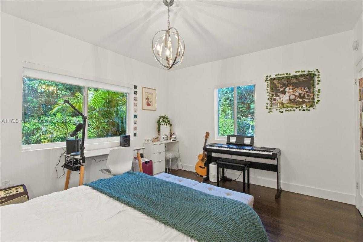 Small Image of 6610 SANTONA ST, Coral Gables Number 21