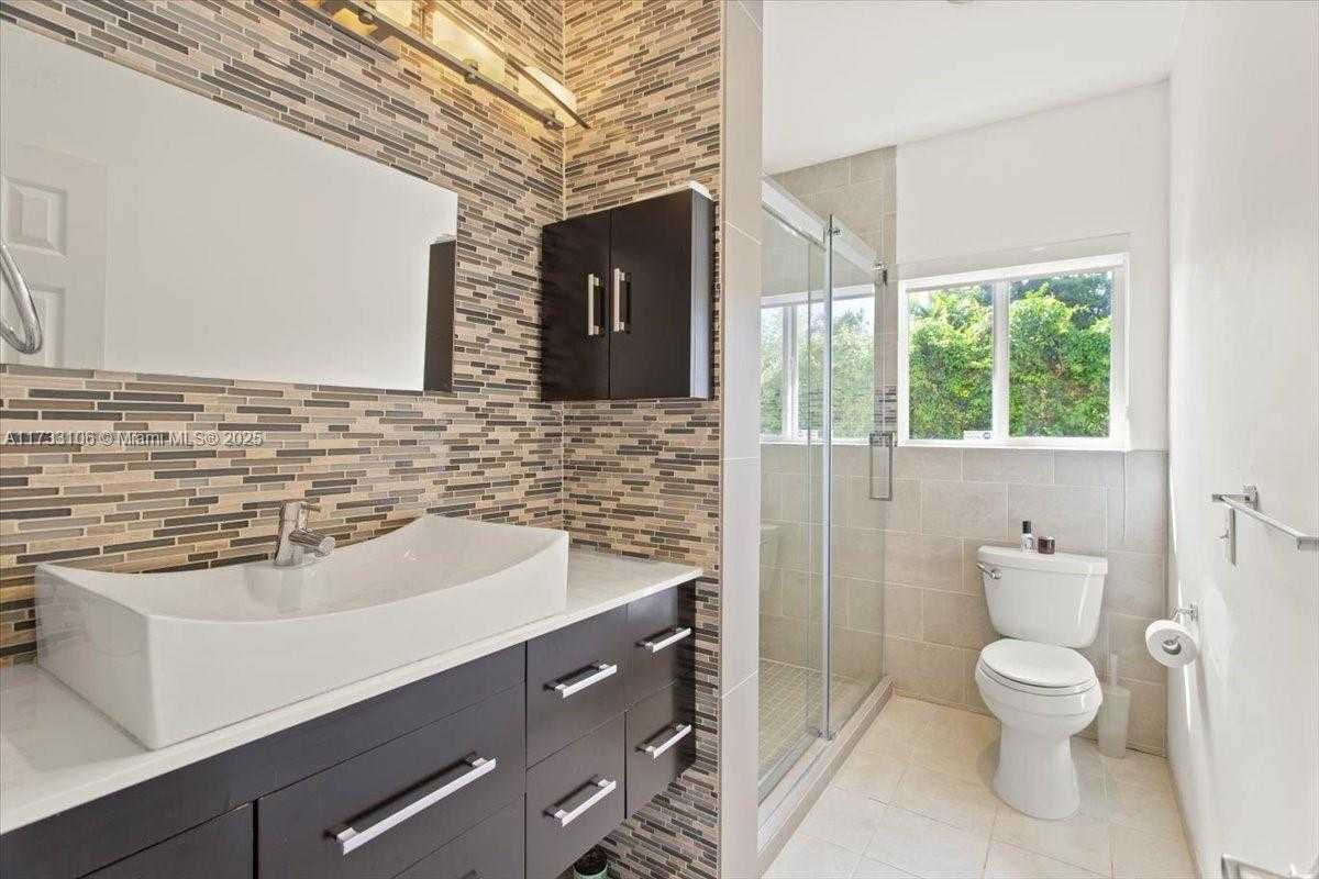 Small Image of 6610 SANTONA ST, Coral Gables Number 23