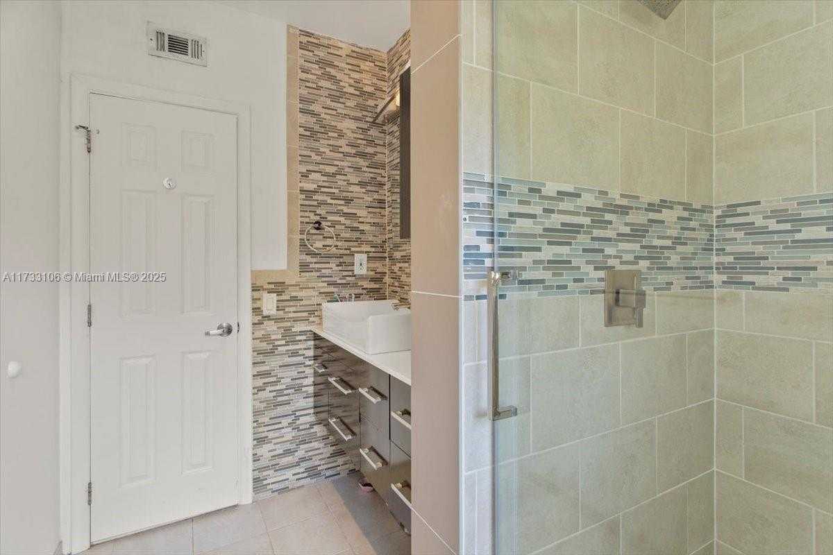 Small Image of 6610 SANTONA ST, Coral Gables Number 24