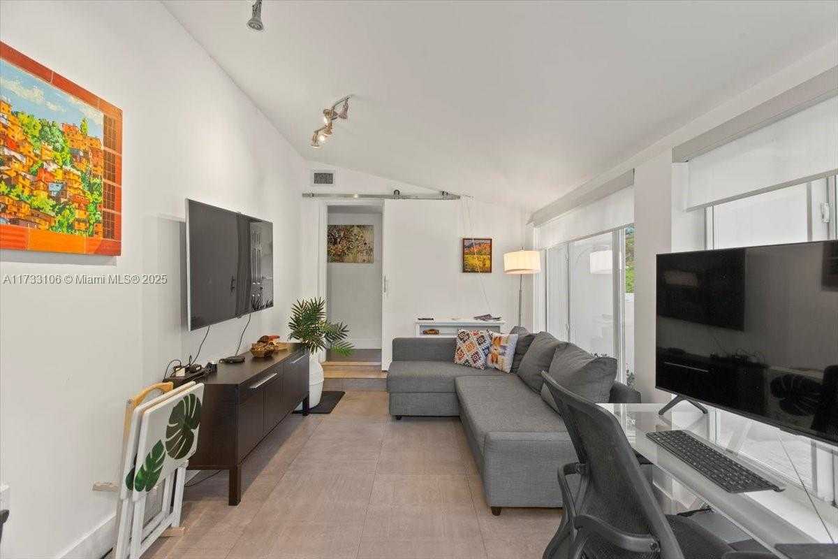 Small Image of 6610 SANTONA ST, Coral Gables Number 26